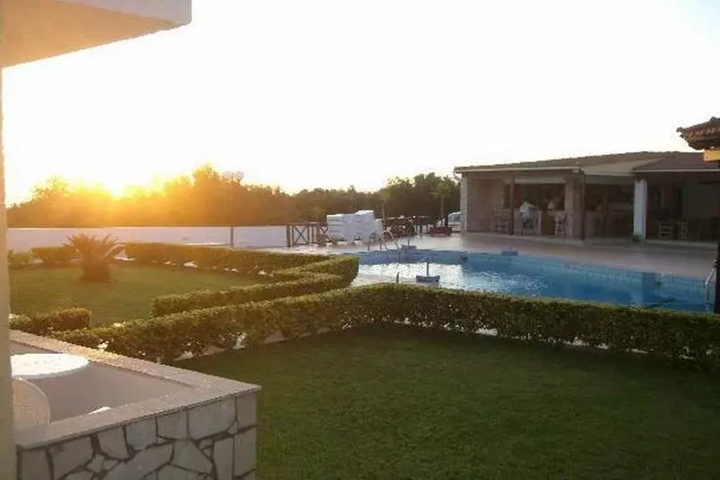 Mareva Hotel Apartments