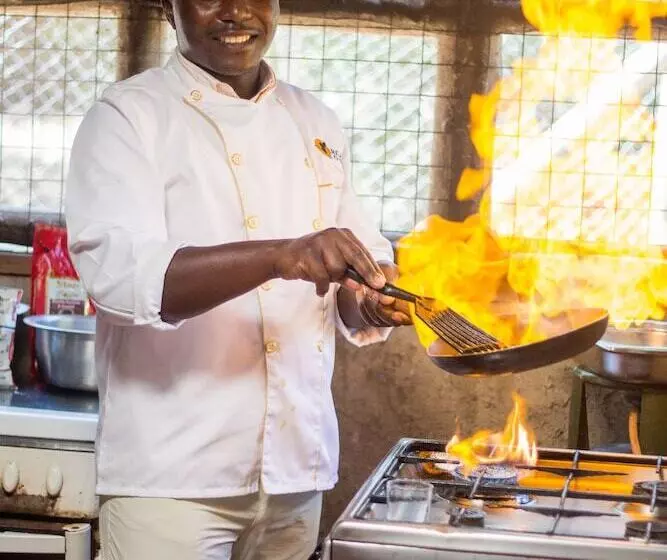 هتل Arcadia Lodges Lake Mburo