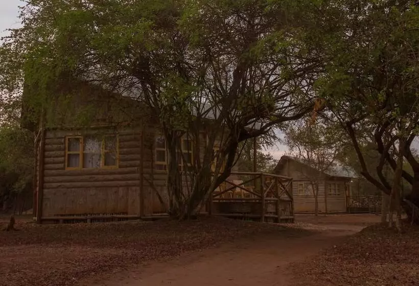 هتل Arcadia Lodges Lake Mburo