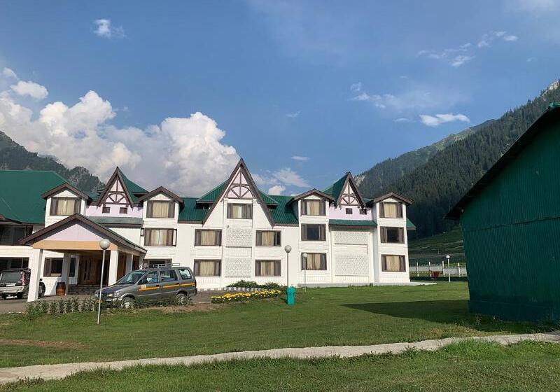 فندق Country Inn & Suites By Radisson, Sonamarg