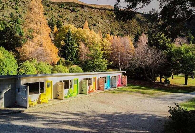בית מלון כפרי The Camp   Lake Hawea