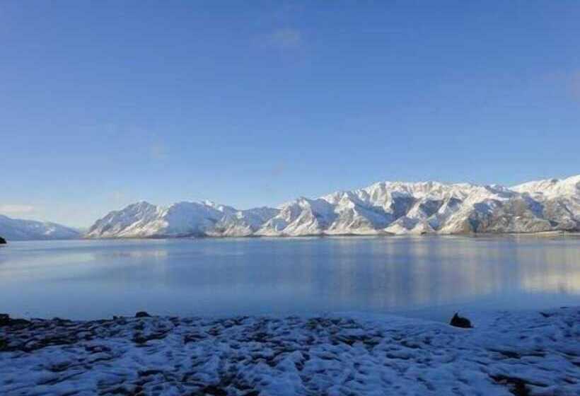 בית מלון כפרי The Camp   Lake Hawea