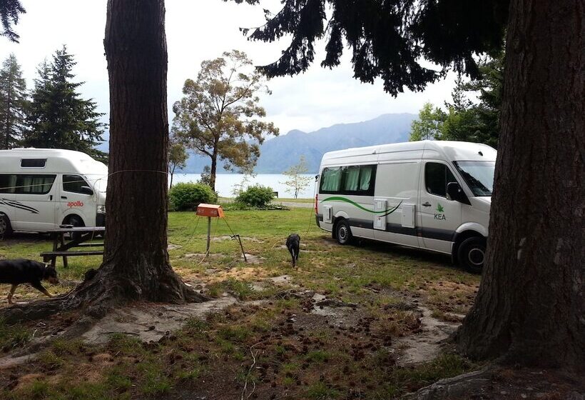 בית מלון כפרי The Camp   Lake Hawea