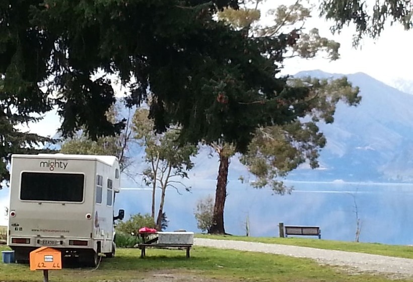 בית מלון כפרי The Camp   Lake Hawea