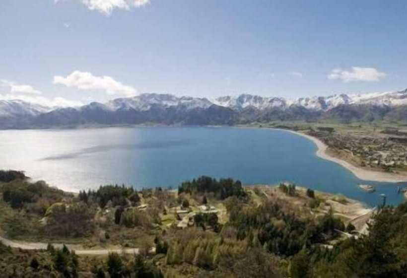 בית מלון כפרי The Camp   Lake Hawea