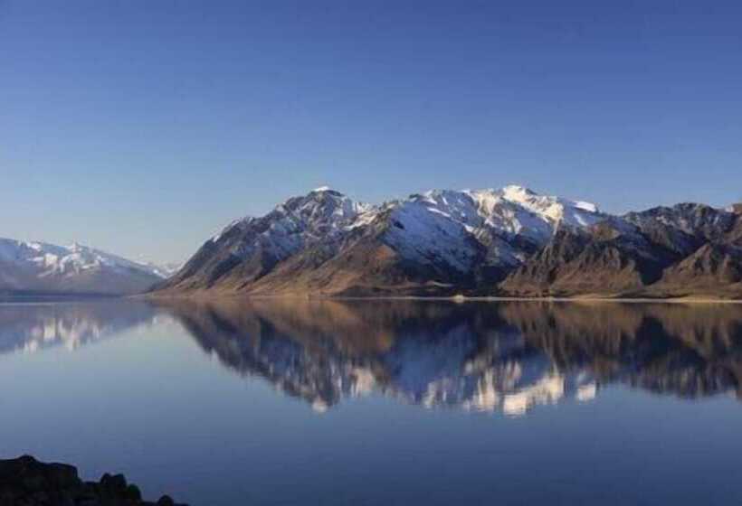 בית מלון כפרי The Camp   Lake Hawea