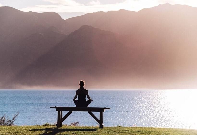 בית מלון כפרי The Camp   Lake Hawea