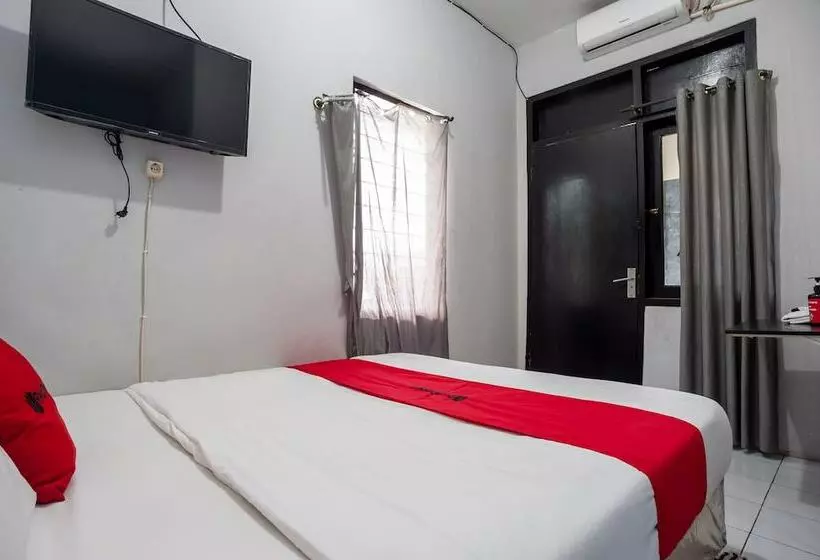 Hotelli Reddoorz Syariah Near Margonda Raya