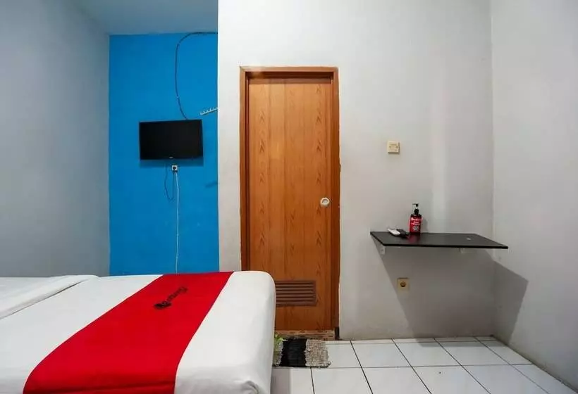 Hotelli Reddoorz Syariah Near Margonda Raya