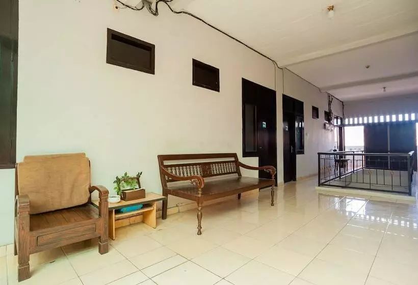 Hotelli Reddoorz Syariah Near Margonda Raya