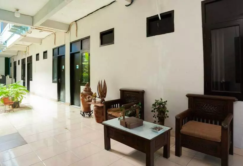 Hotelli Reddoorz Syariah Near Margonda Raya