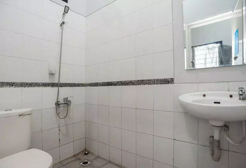 Hotelli Reddoorz Syariah Near Margonda Raya