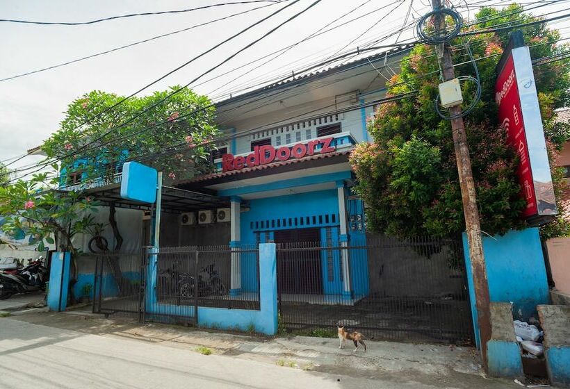Hotel Reddoorz Syariah Near Margonda Raya