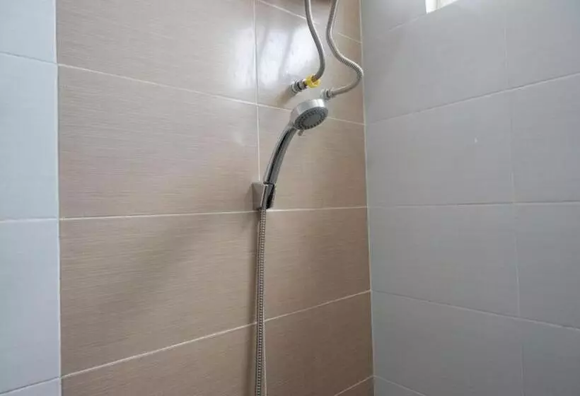 Hotelli Reddoorz Syariah Near Prpp Semarang