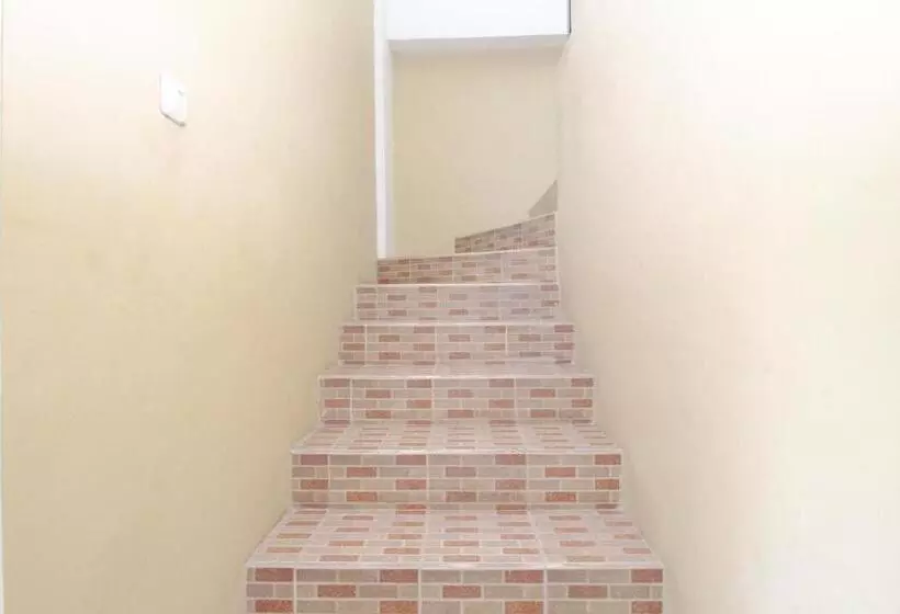 Hotelli Reddoorz Syariah Near Prpp Semarang