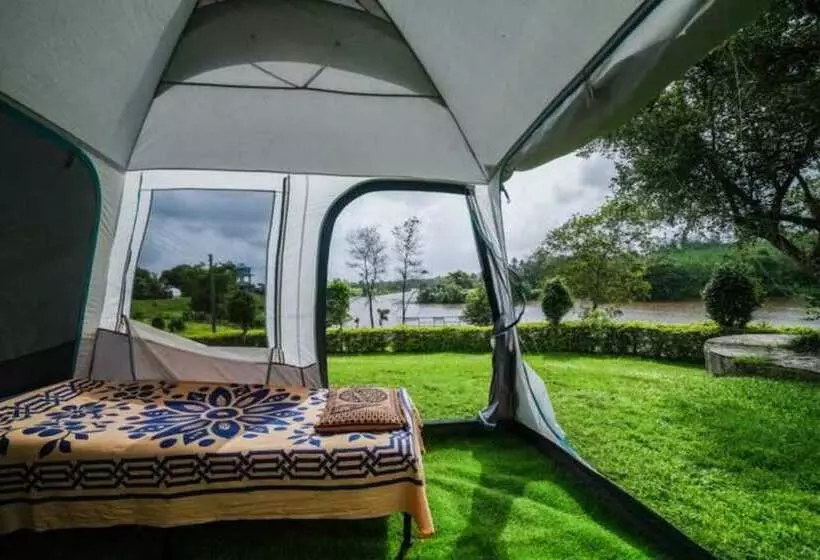 ホテル Campistaan Badlapur