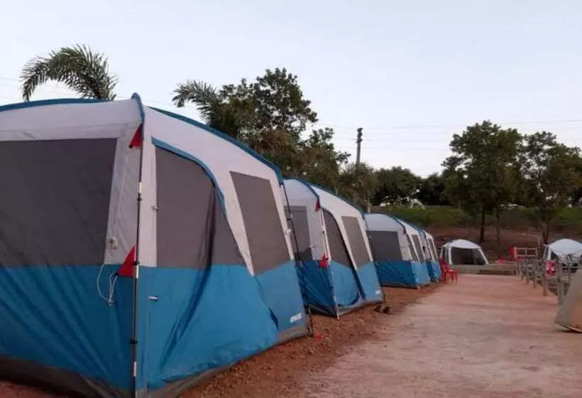 ホテル Campistaan Badlapur