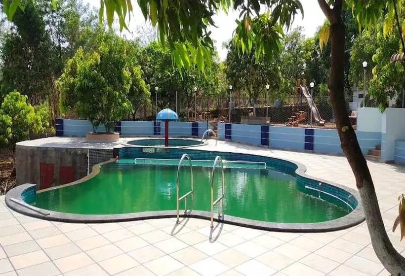 ホテル Campistaan Badlapur