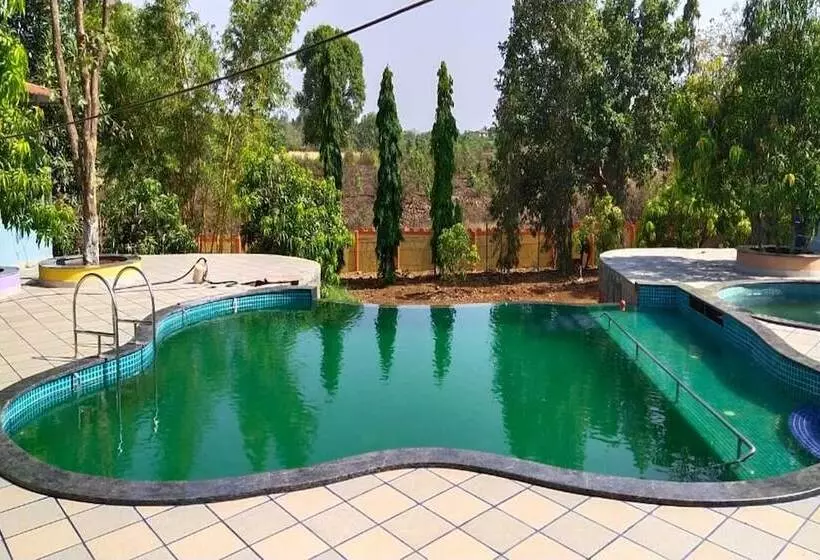 ホテル Campistaan Badlapur