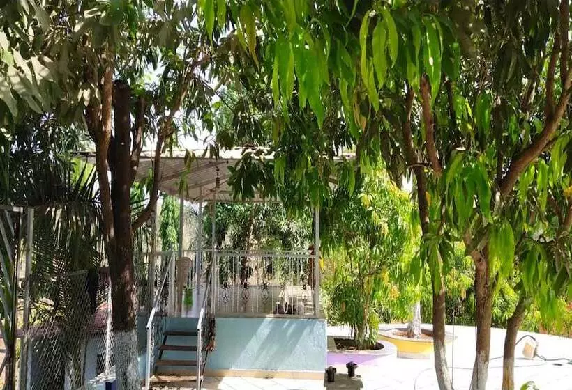 ホテル Campistaan Badlapur