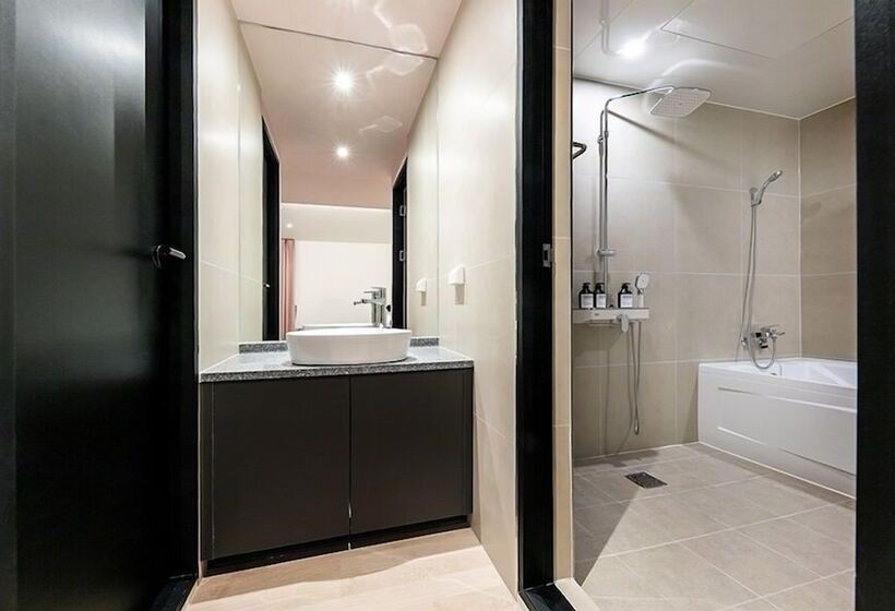 בית מלון כפרי Yaja Masan Odong Branch