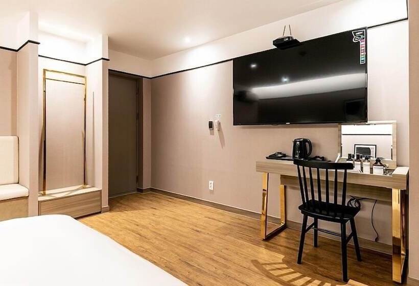 בית מלון כפרי Yaja Masan Odong Branch