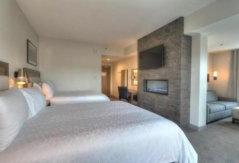 Hotelli Holiday Inn & Suites Pigeon Forge Convention Center, An Ihg