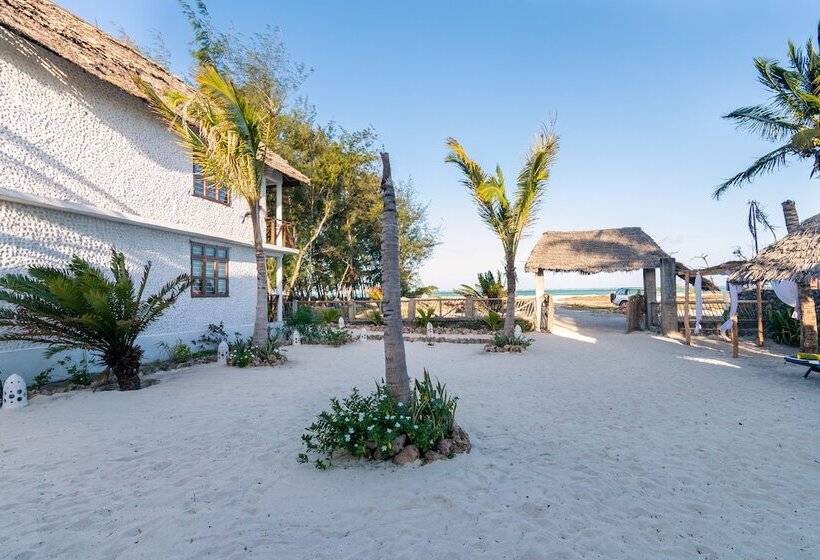 Отель Kusini Beach Villas