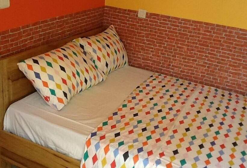 پانسیون Crayons Couleurs Téranga