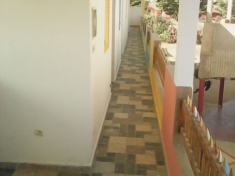 پانسیون Crayons Couleurs Téranga