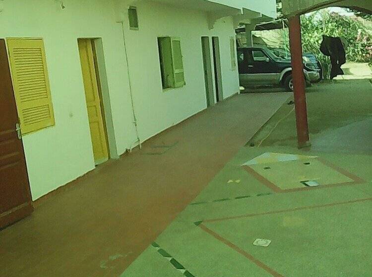 پانسیون Crayons Couleurs Téranga