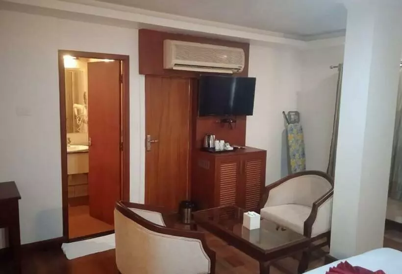 Hotelli Sreevalsam Residency Kulanada
