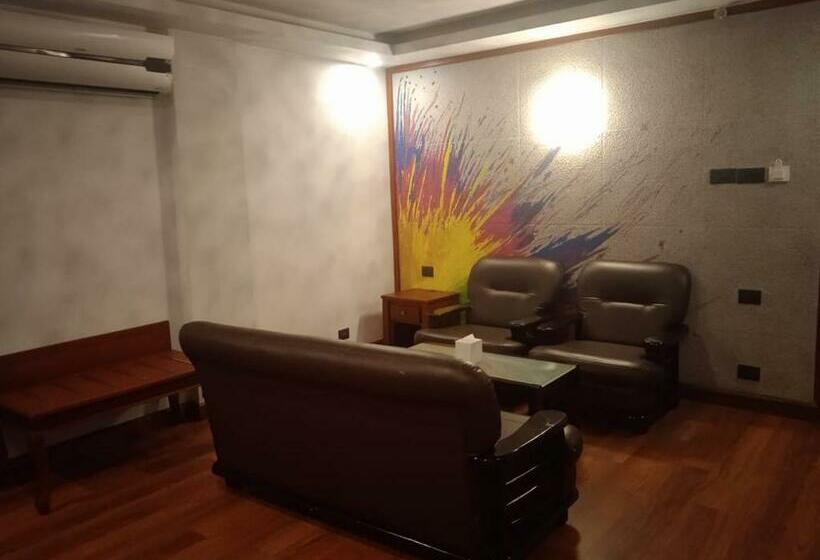 בית מלון כפרי Sreevalsam Residency Kulanada