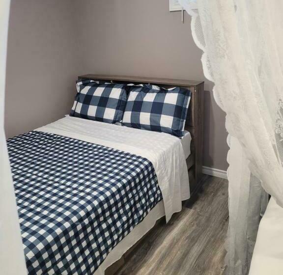 ペンション Adorable Studio Basement Suite In South Barrie