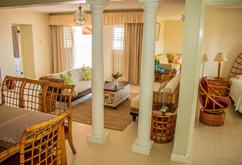 پانسیون The Whytehouse Villa