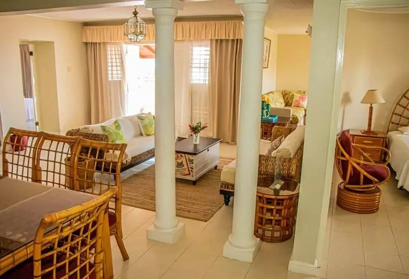 پانسیون The Whytehouse Villa