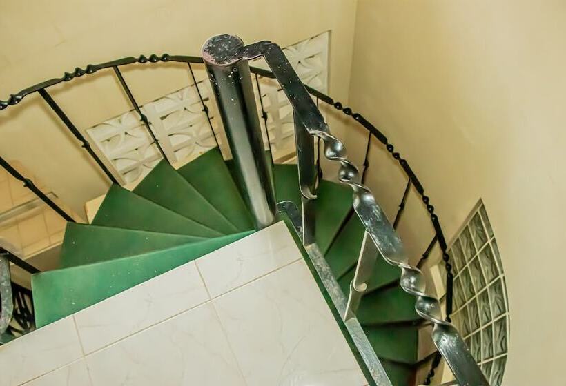 پانسیون The Whytehouse Villa