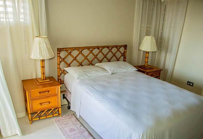 پانسیون The Whytehouse Villa