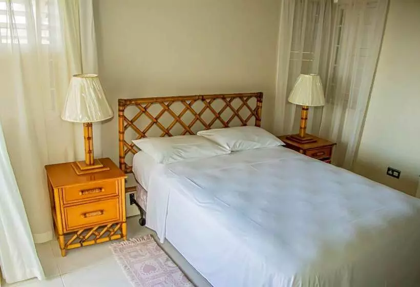 پانسیون The Whytehouse Villa