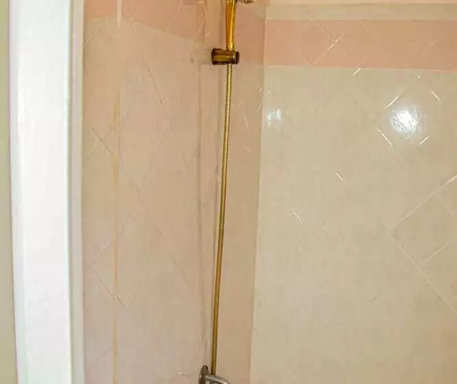 پانسیون The Whytehouse Villa