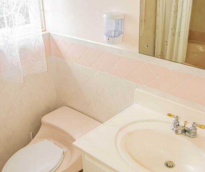 پانسیون The Whytehouse Villa