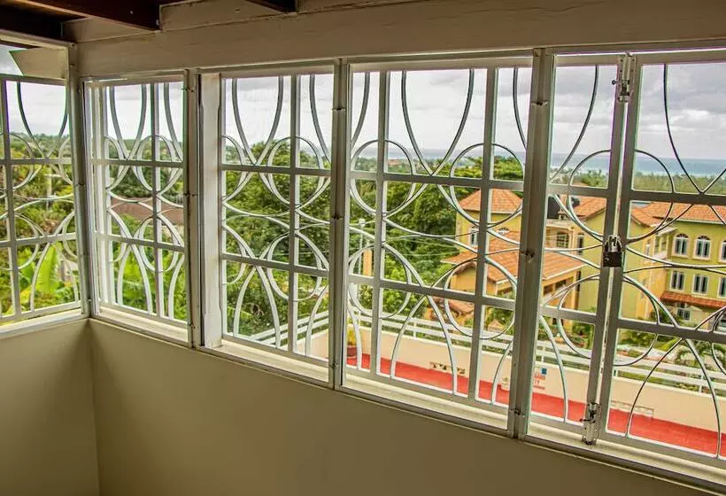 پانسیون The Whytehouse Villa