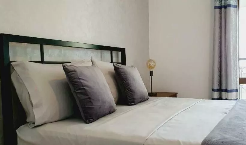 تختخواب و صبحانه Kelly Guest House