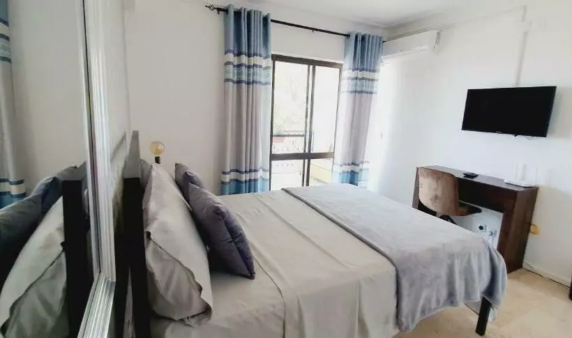 تختخواب و صبحانه Kelly Guest House
