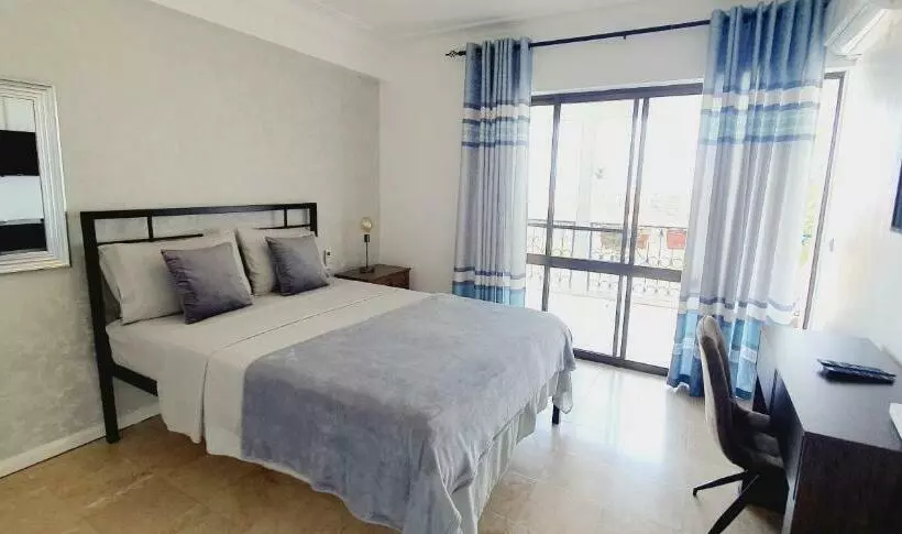 تختخواب و صبحانه Kelly Guest House