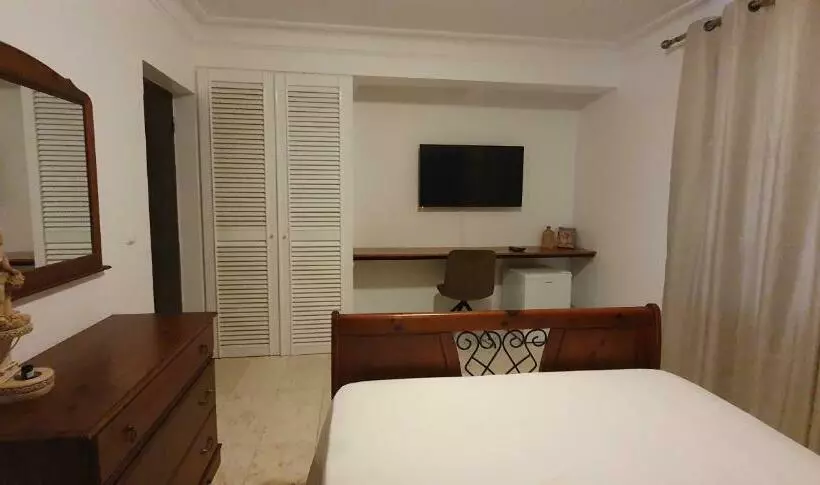 تختخواب و صبحانه Kelly Guest House