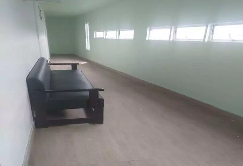 ホテル Penginapan Anak Raja  Sampit Syariah