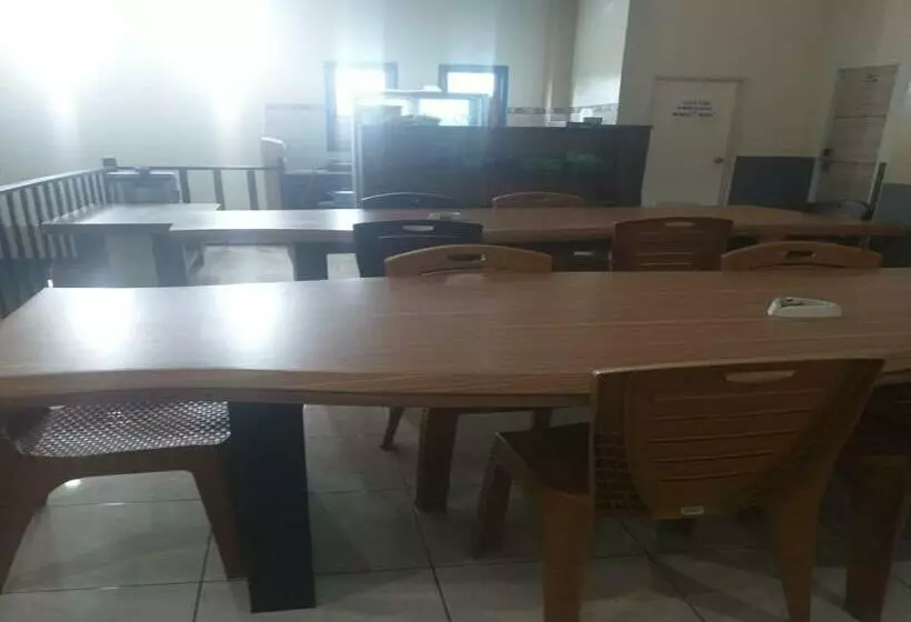 ホテル Penginapan Anak Raja  Sampit Syariah