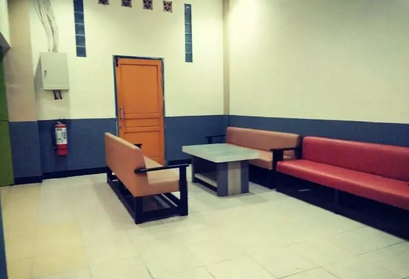 ホテル Penginapan Anak Raja  Sampit Syariah