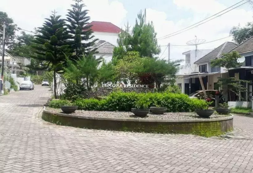 ペンション Villa Fid Bandungan